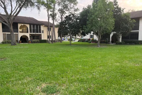 114 Lake Pine Cir # 2, Green Acres FL 33463