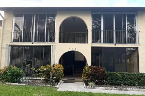 114 Lake Pine Cir # 2, Green Acres FL 33463