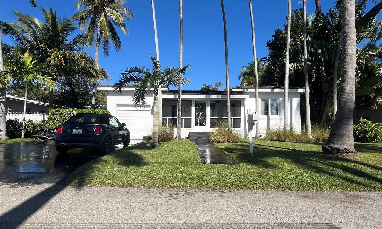 921 NE 71 St, Miami FL 33138