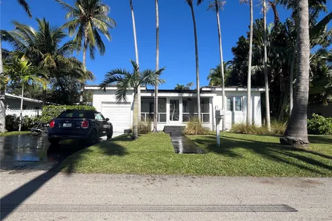 921 NE 71 St, Miami FL 33138