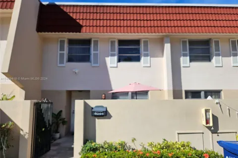 4044 Inverrary Dr # 9C, Lauderhill FL 33319