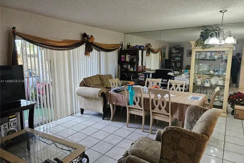 4044 Inverrary Dr # 9C, Lauderhill FL 33319