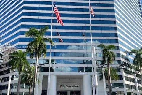 100 SE 2 ST # 2000, Miami FL 33131