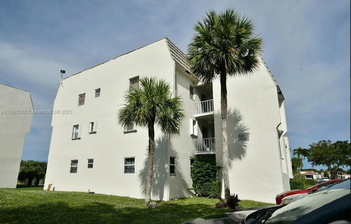 8280 Sunrise Lakes Blvd # 103, Sunrise FL 33322