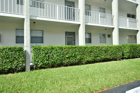 8280 Sunrise Lakes Blvd # 103, Sunrise FL 33322