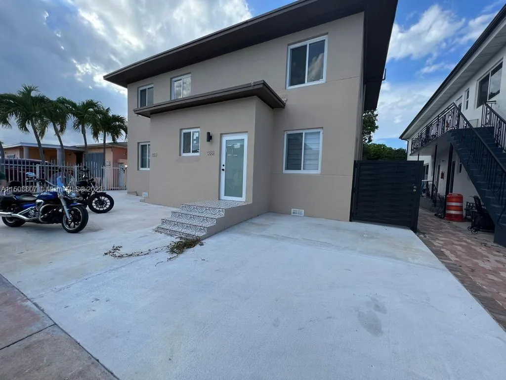 945 79th Ter # 1, Miami Beach FL 33141