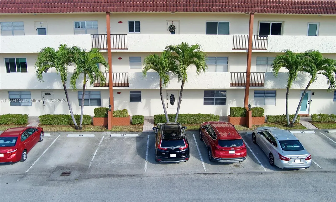 281 S Hollybrook Dr # 103, Pembroke Pines FL 33025