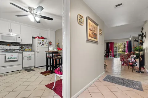 281 S Hollybrook Dr # 103, Pembroke Pines FL 33025