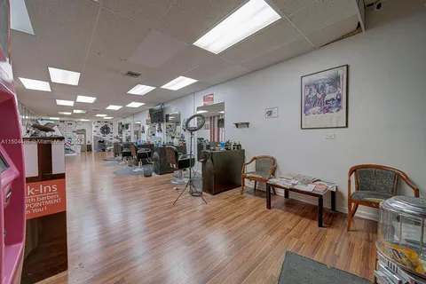 Barbershop For Sale in Biscayne Blvd, North Miami FL 33181