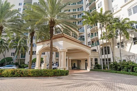 20000 E Country Club Dr # 206, Aventura FL 33180