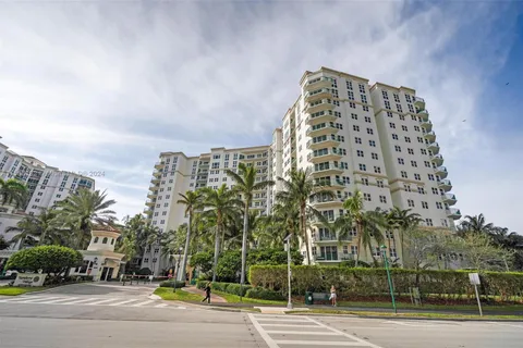 20000 E Country Club Dr # 206, Aventura FL 33180