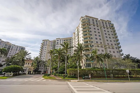 20000 E Country Club Dr # 206, Aventura FL 33180