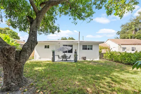 236 NW 42nd St, Miami FL 33127