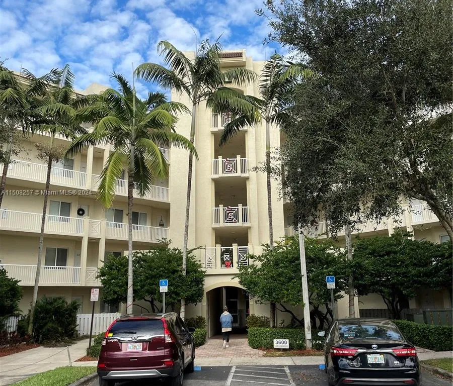 3600 Oaks Clubhouse Dr # 506, Pompano Beach FL 33069