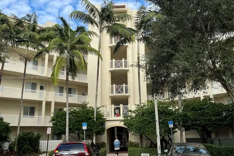 3600 Oaks Clubhouse Dr # 506, Pompano Beach FL 33069