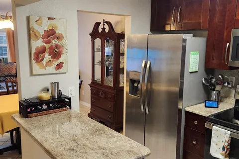 9620 Sunrise Lakes Blvd # 211, Sunrise FL 33322