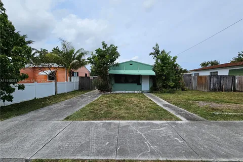 2339 Mckinley St, Hollywood FL 33020