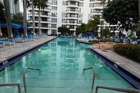 3600 Mystic Pointe Dr # 1010, Aventura FL 33180