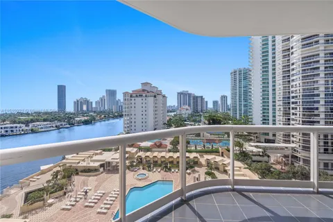 20191 E Country Club Dr, Aventura FL 33180