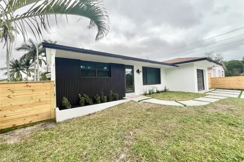 641 NE 2nd St, Dania Beach FL 33004