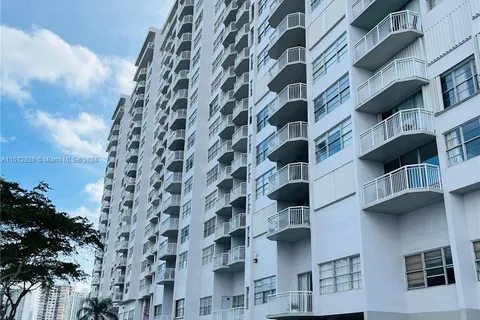 18051 Biscayne Blvd # 903, Aventura FL 33160