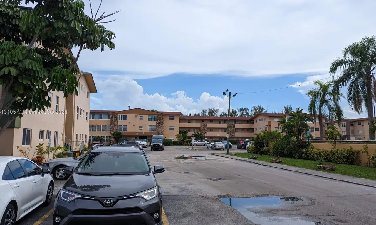 110 Royal Palm Rd # 305, Hialeah Gardens FL 33016