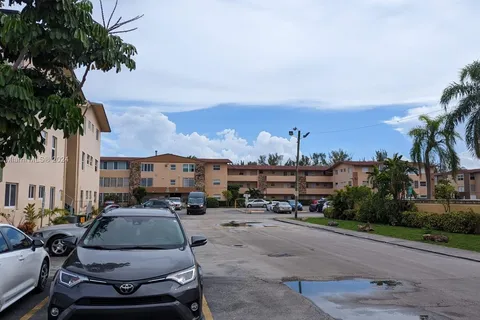 110 Royal Palm Rd # 305, Hialeah Gardens FL 33016