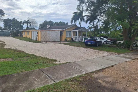 4136 SW 95th Ave, Miami FL 33165