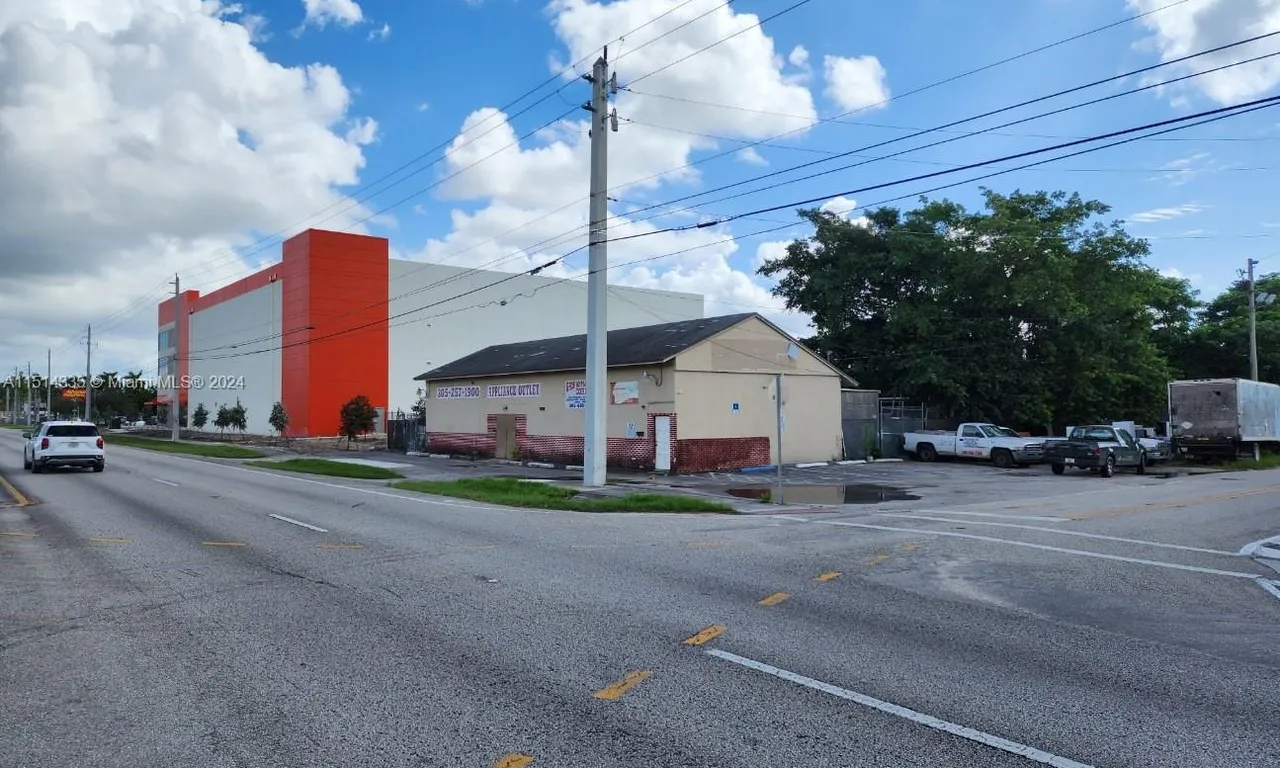 23095 S Dixie Hwy, Miami FL 33170