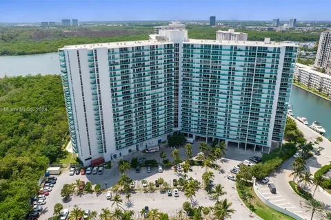 100 Bayview Dr # 1024, Sunny Isles Beach FL 33160