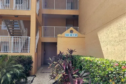 430 SE 7th St # 106E, Dania Beach FL 33004