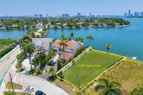 1386 S Venetian Way, Miami FL 33139