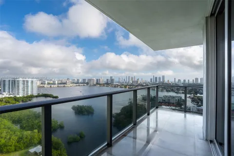 16385 Biscayne Blvd # 2807, North Miami Beach FL 33160