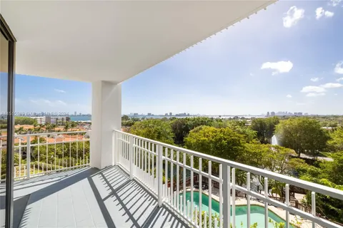 1000 Quayside Ter # 708, Miami FL 33138