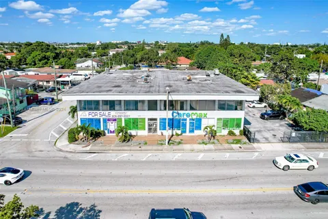 2433 NW 7th St, Miami FL 33125