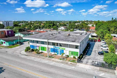 2433 NW 7th St, Miami FL 33125