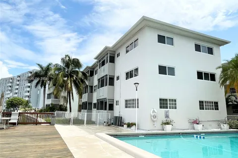 462 Golden Isles Dr # 210, Hallandale Beach FL 33009