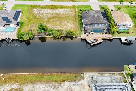 718 NW 38 pl, Cape Coral FL 33993