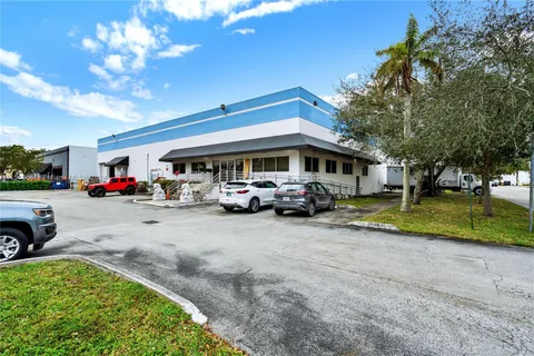 2601 NW 105th Ave, Doral FL 33172