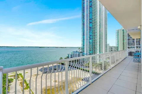 1200 Brickell Bay Dr # 1402, Miami FL 33131