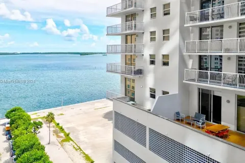 1200 Brickell Bay Dr # 1404, Miami FL 33131