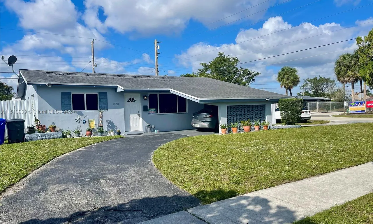 820 N 72nd Way, Hollywood FL 33024