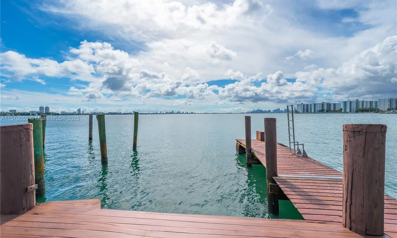 1920 Bay Dr, Miami Beach FL 33141