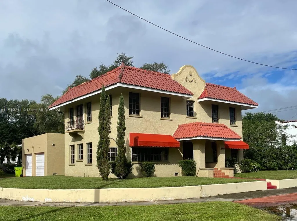 8900 NE 1st Ave # 1, El Portal FL 33138