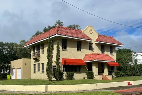 8900 NE 1st Ave # 1, El Portal FL 33138