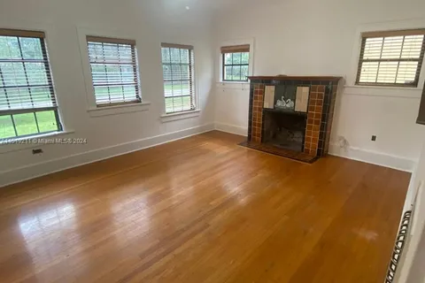 8900 NE 1st Ave # 1, El Portal FL 33138