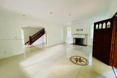 92 NE 90th St # 1, El Portal FL 33138