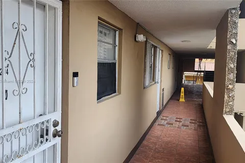 160 Royal Palm Rd # 6, Hialeah Gardens FL 33016