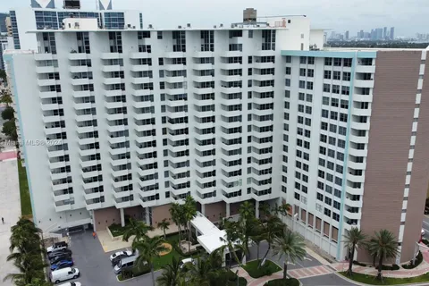 2899 Collins Ave # 708, Miami Beach FL 33140