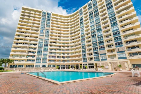 3180 S Ocean Dr # 422, Hallandale Beach FL 33009